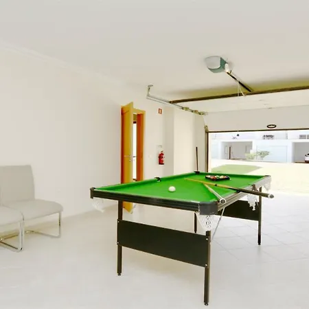 Da Vinha Cd233, Quiet Area, Sleeps 10 - Clever Details فيلامورا